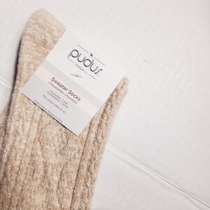 NWT PUDUS SWEATER SOCKS SIZE 6 TO 10 SHOE SIZE